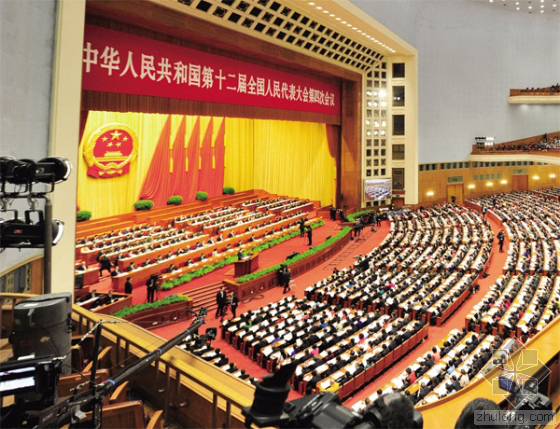 當日上午，國務院總理李克強在會上做了2016年政府工作報告。